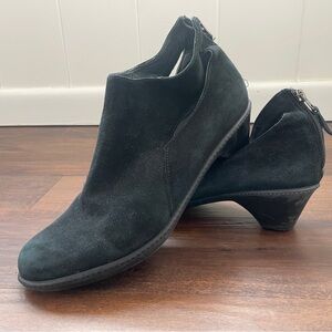 VGUC Dansko Black Women's Ankle Boots